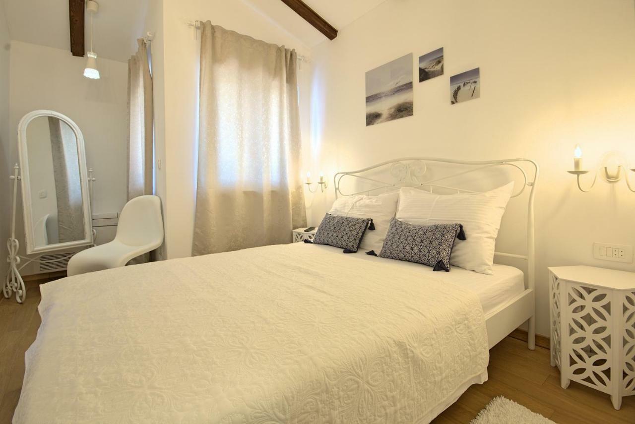 Villa Vespera Rosini Bagian luar foto