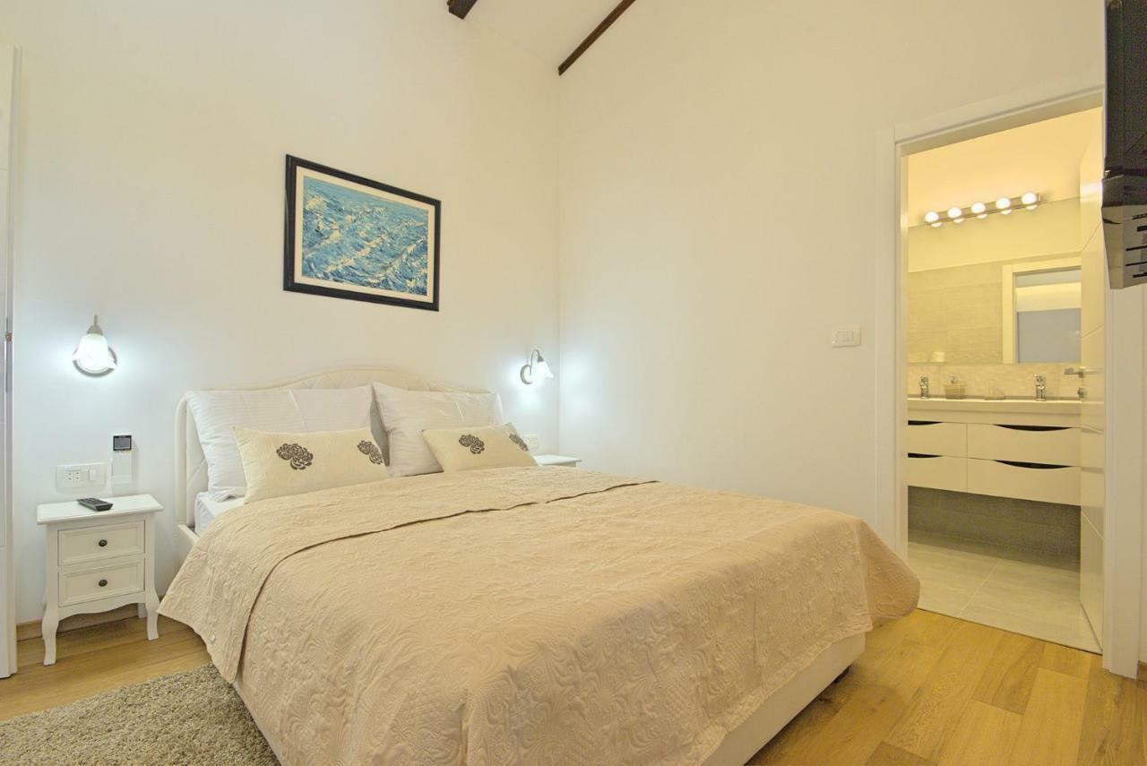 Villa Vespera Rosini Bagian luar foto