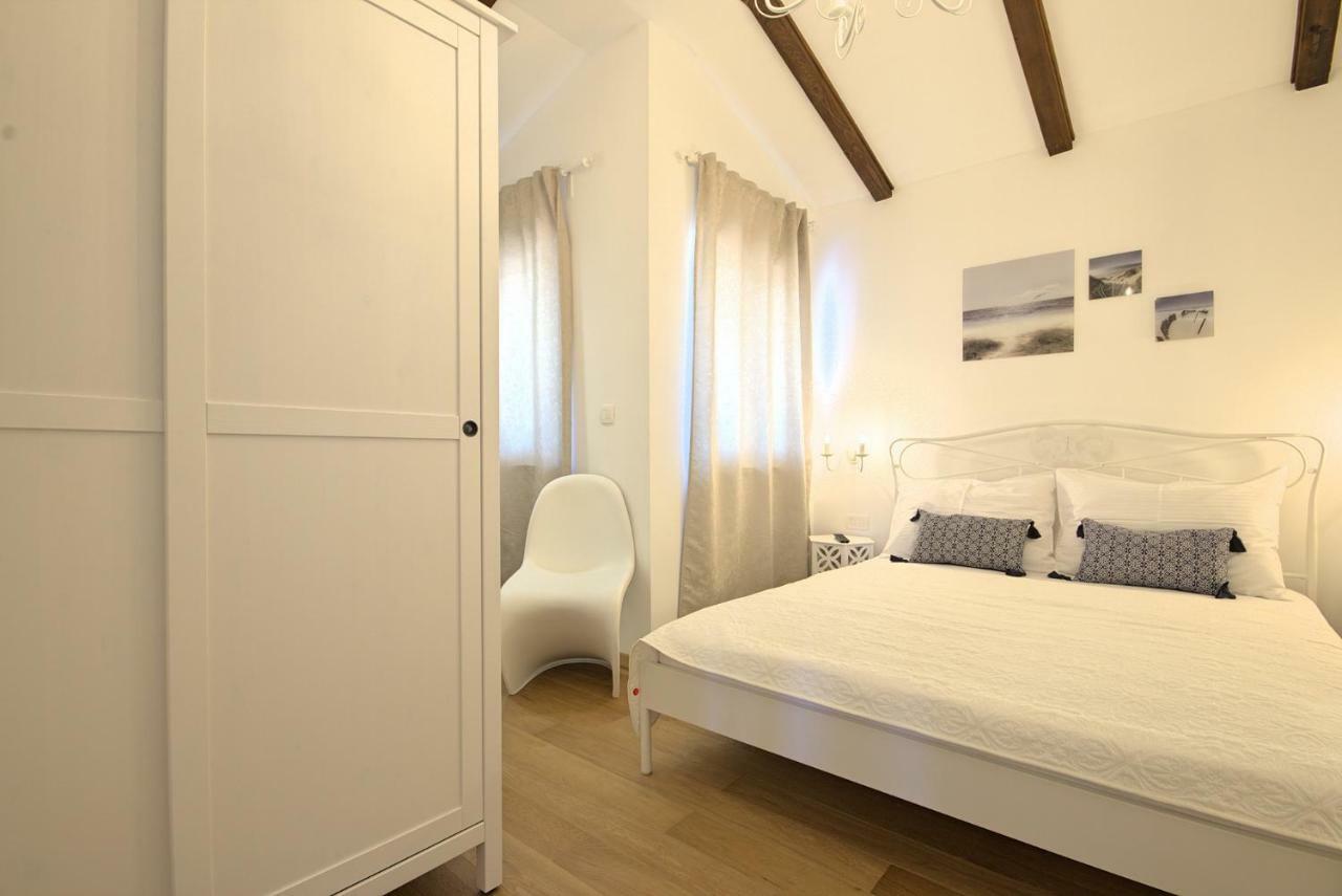 Villa Vespera Rosini Bagian luar foto