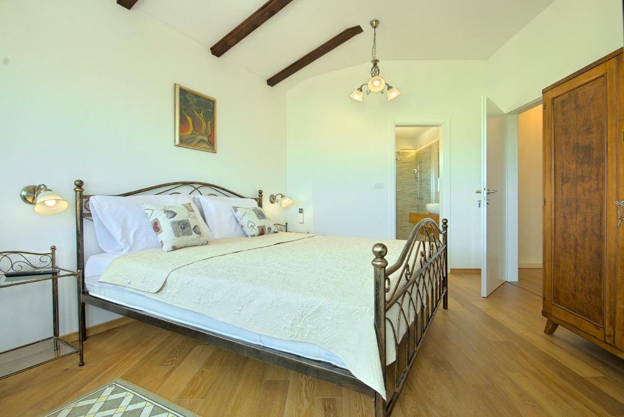 Villa Vespera Rosini Bagian luar foto